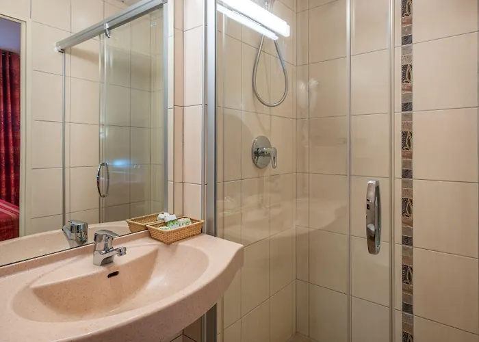 Hotel Terminus Montparnasse 3*