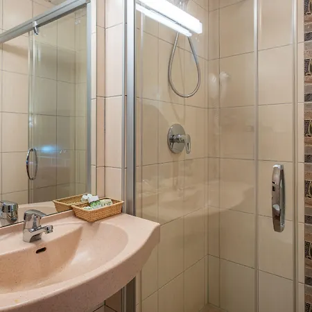 Hotel Terminus Montparnasse 3*